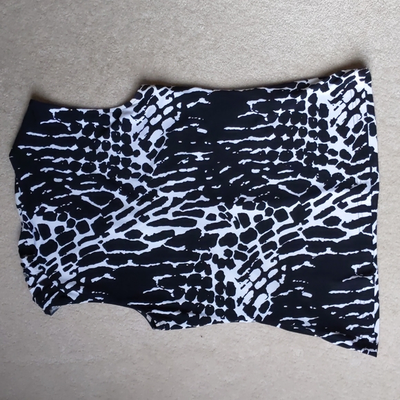 Calvin Klein Shell, M, Black and White, Sleeveless - Picture 4 of 5